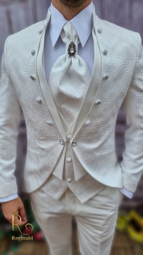 Costum alb de ceremonie, slim fit, sacou, vesta, pantalon si cravata - c3674