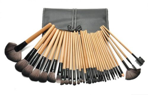 Set de 32 pensule profesionale din par natural, manere din lemn