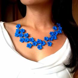 Colier cu flori bleu, coliere elegante marca tracolla handmade