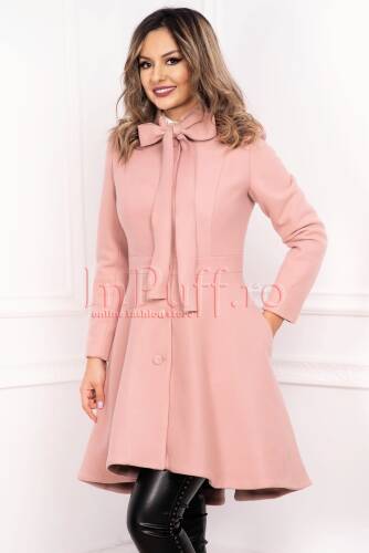 Palton roz pudra asimetric din stofa cu buzunare laterale