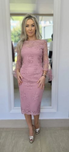 Rochie eleganta din broderie rose cu maneci clopot