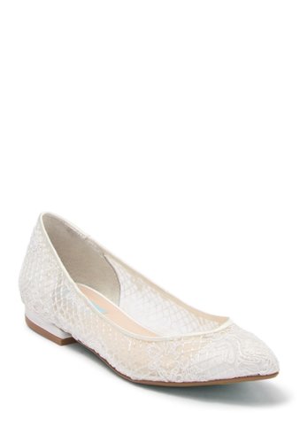 Incaltaminte femei betsey johnson lacey pointed toe flat ivory