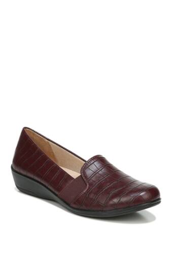 Incaltaminte femei lifestride isabelle croc embossed loafer - wide width available pinot nior