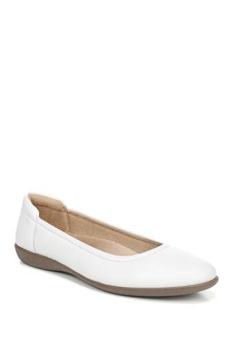 Incaltaminte femei naturalizer flexy leather flat - wide width available white leather