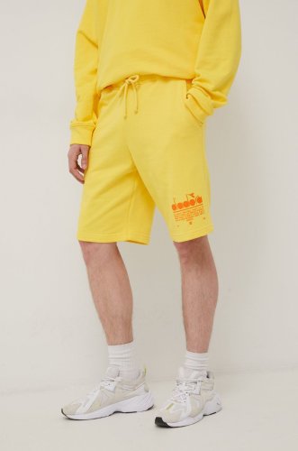 Diadora pantaloni scurti din bumbac barbati, culoarea galben