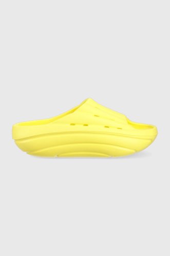 Ugg papuci foamo slide femei, culoarea galben, cu platforma, 1136880